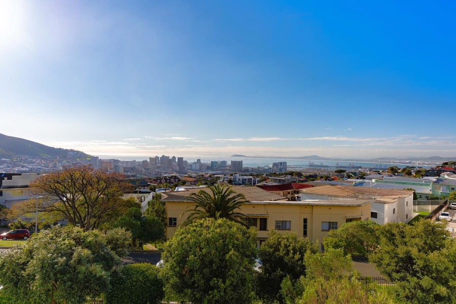 1 Bedroom Property for Sale in Vredehoek Western Cape